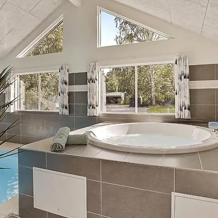 24 Person In * Frederiksværk